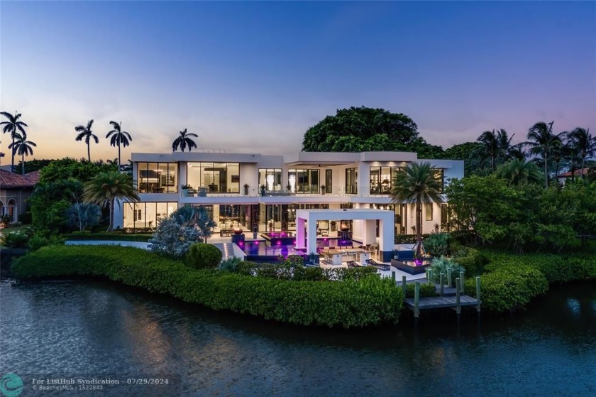 110 Churchill Way is a luxurious waterfront estate offering a - Beach Home for sale in Manalapan, Florida on Beachhouse.com