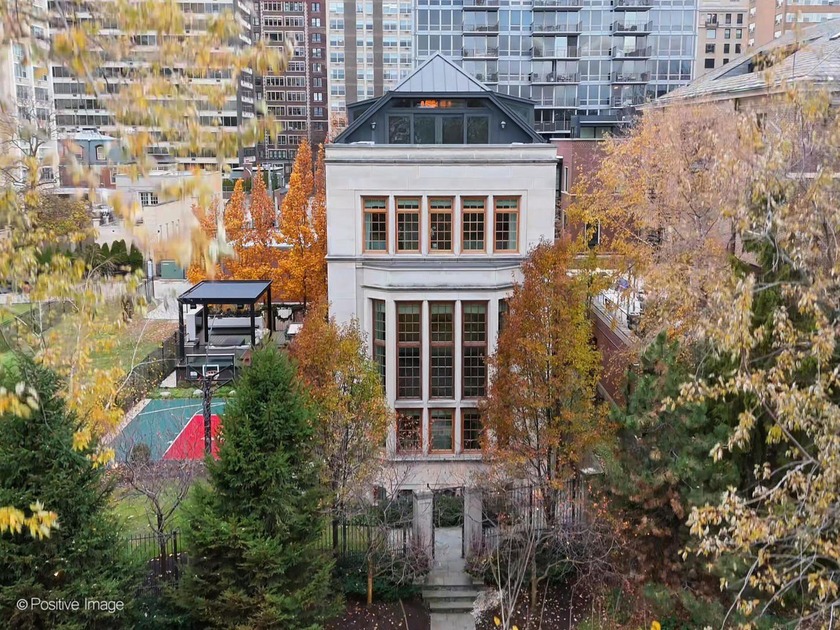 Rare opportunity to own an impeccably maintained single-family - Beach Home for sale in Chicago, Illinois on Beachhouse.com