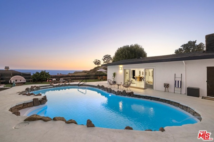 Take in 360-degree 'Queen's necklace views' of ocean and - Beach Home for sale in Malibu, California on Beachhouse.com