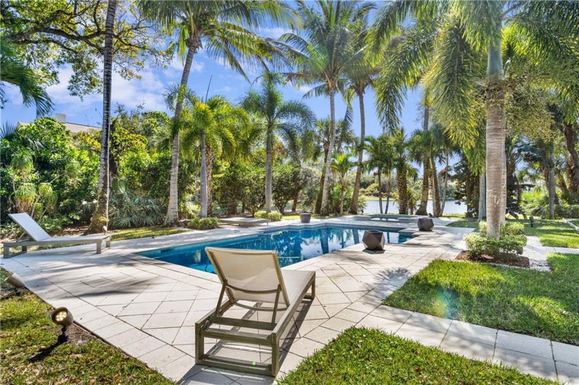 This stunning island home has it all even for the most - Beach Home for sale in Indian River Shores, Florida on Beachhouse.com