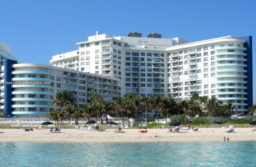 Large rotunda residence recently upgraded facing ocean and bay - Beach Condo for sale in Miami Beach, Florida on Beachhouse.com