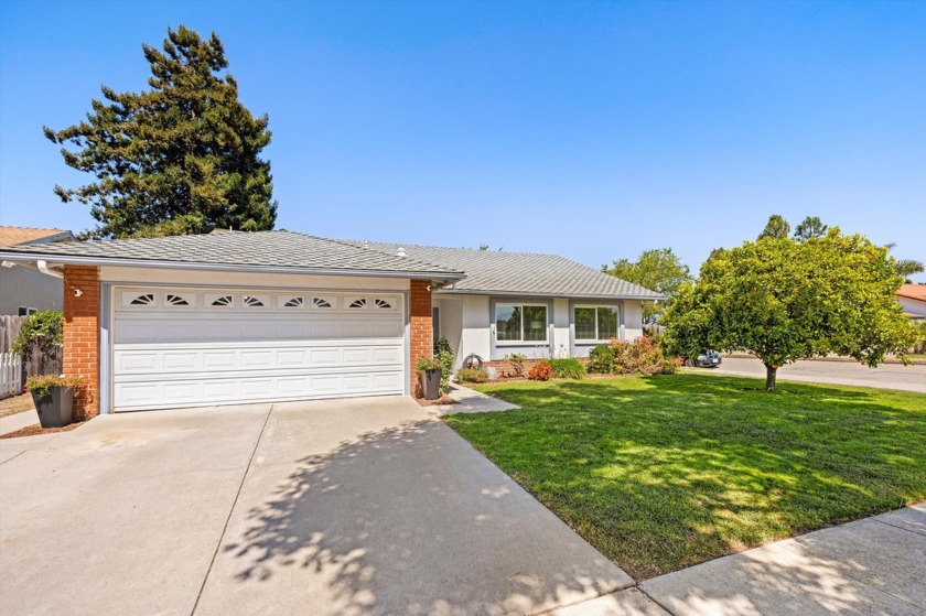 Discover Your Santa Barbara Oasis! Imagine waking up to the - Beach Home for sale in Santa Barbara, California on Beachhouse.com