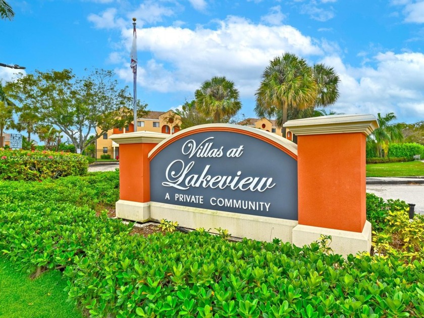 GREAT CORNER LAKE FRONT UNIT! BEAUTIFUL AND COZY SPACIOUS 2 - Beach Condo for sale in Fort Lauderdale, Florida on Beachhouse.com