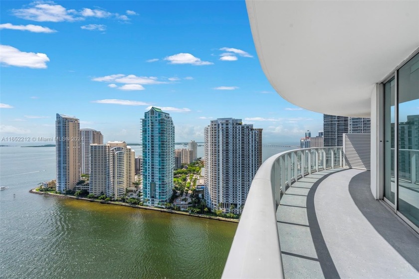 The most DESIRED and ONLY Line in the building with UNOBSTRUCTED - Beach Condo for sale in Miami, Florida on Beachhouse.com