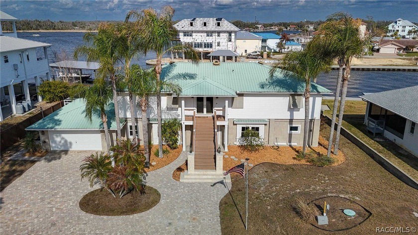 Crystal River Waterfront opportunity! Experience refined - Beach Home for sale in Crystal River, Florida on Beachhouse.com