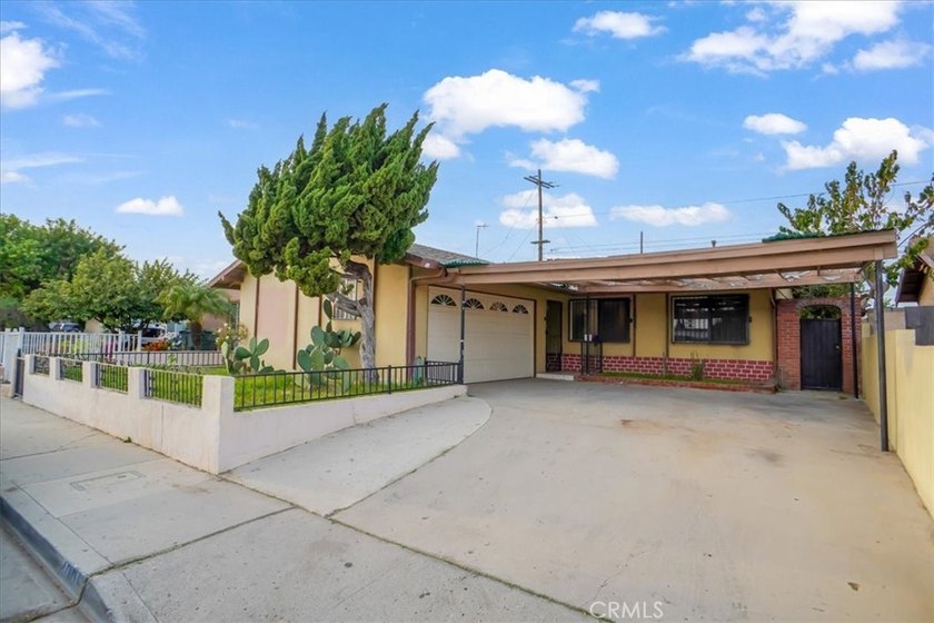 Great Investor Opportunity! This 3-bedroom, 1-bath home in the - Beach Home for sale in Oxnard, California on Beachhouse.com