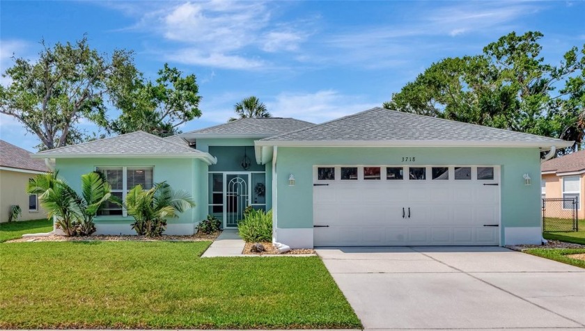 Life just got easier in this beautiful lakefront pool home in - Beach Home for sale in Bradenton, Florida on Beachhouse.com