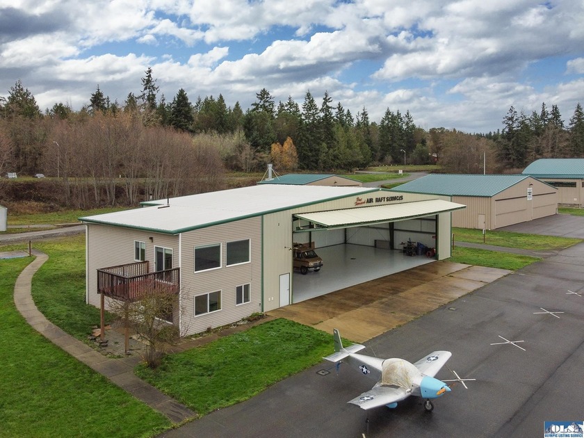 Amazing 4050 sqft commercial hangar w/ a 3/4 bath attached - Beach Commercial for sale in Port Townsend, Washington on Beachhouse.com