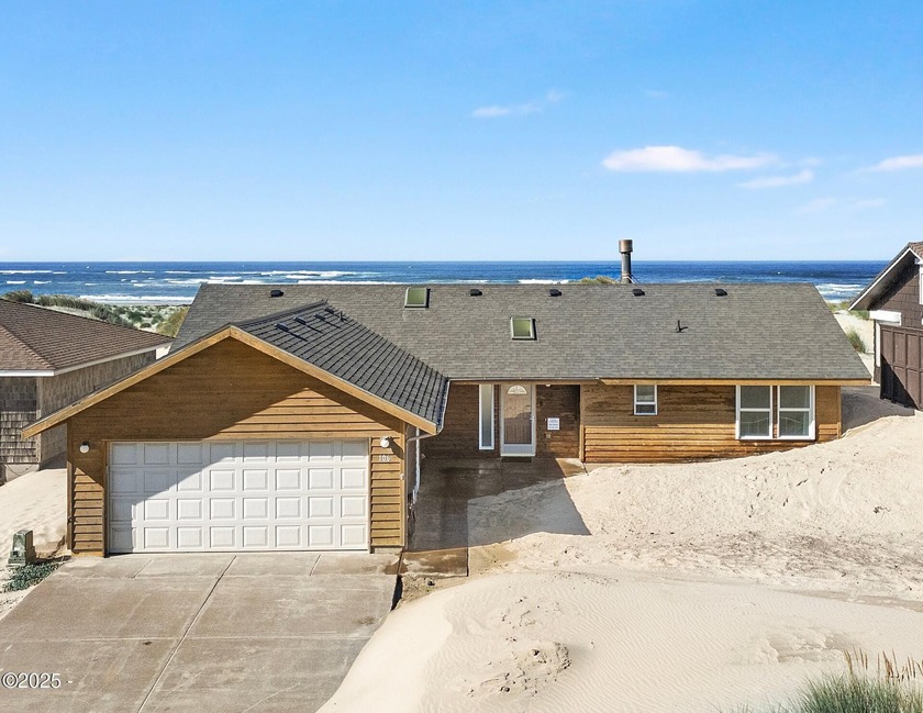 First time on the market! This well-built and meticulously - Beach Home for sale in Waldport, Oregon on Beachhouse.com