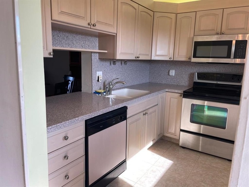 It doesn`t get better than Village Royale located in east - Beach Condo for sale in Boynton Beach, Florida on Beachhouse.com