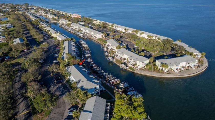 Forget the toothbrush, BRING YOUR BOAT! This stunning waterfront - Beach Condo for sale in St. Petersburg, Florida on Beachhouse.com