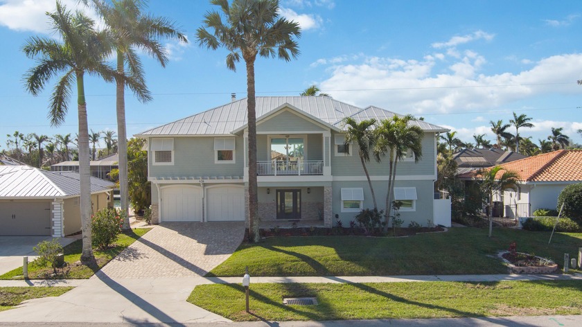 Great opportunity to buy an awesome waterfront residence with - Beach Home for sale in Marco Island, Florida on Beachhouse.com