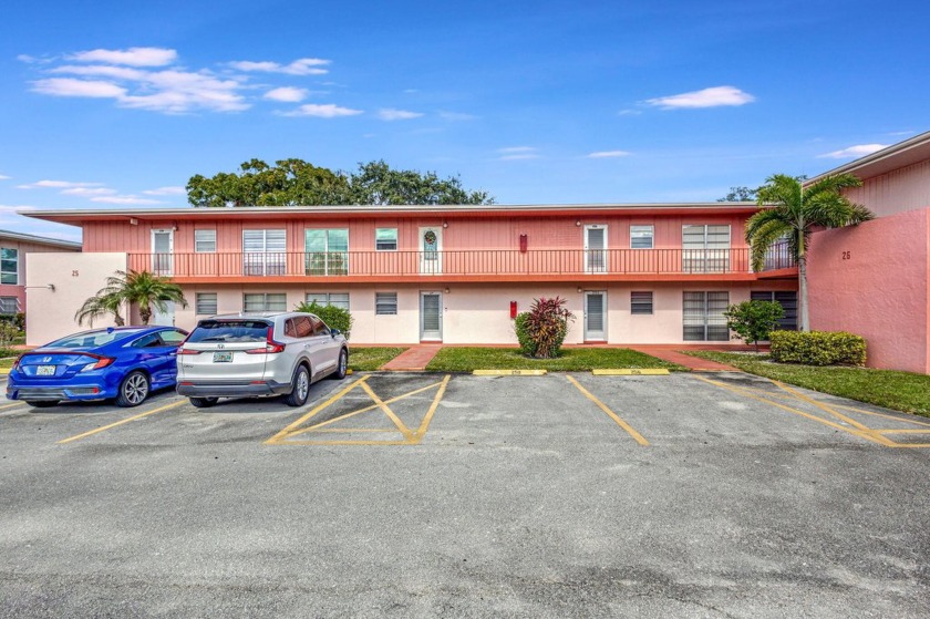 Beautifully updated second floor end unit. Has Washer and dryer - Beach Condo for sale in West Palm Beach, Florida on Beachhouse.com