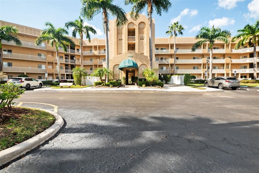 A BEAUTIFUL CONDO IN MOVE-IN CONDITION. JUST RECENTLY PAINTED - Beach Condo for sale in Tamarac, Florida on Beachhouse.com