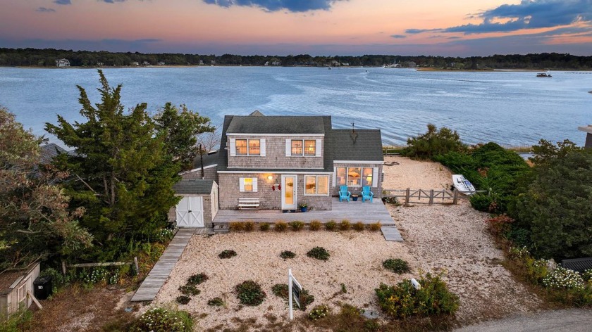 PANORAMIC WATERFRONT VISTAS FROM ONE OF THE BEST KEPT EAST END - Beach Home for sale in Southampton, New York on Beachhouse.com