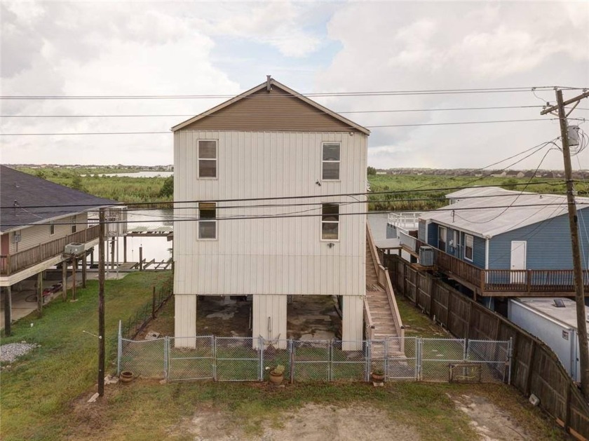 4BR/3BA, waterfront, raised, camp style home, right on Pirates - Beach Home for sale in Slidell, Louisiana on Beachhouse.com