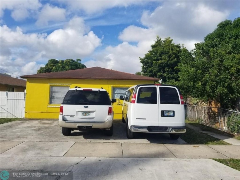This Triplex Investment features a Duplex in the front, divided - Beach Home for sale in West Palm Beach, Florida on Beachhouse.com