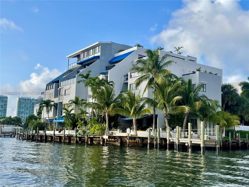 Fantastic intracoastal waterfront townhome with rare - Beach Condo for sale in Sunny Isles Beach, Florida on Beachhouse.com
