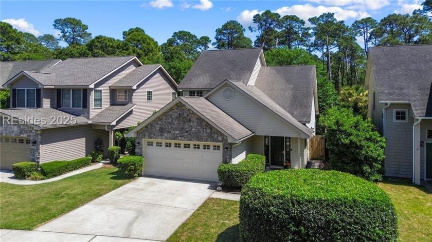 A wonderful family home on Island close to schools, shopping - Beach Home for sale in Hilton Head Island, South Carolina on Beachhouse.com