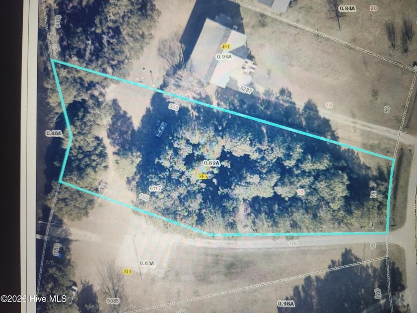Great opportunity to own this beautifully wooded waterfront lot! - Beach Lot for sale in Beaufort, North Carolina on Beachhouse.com