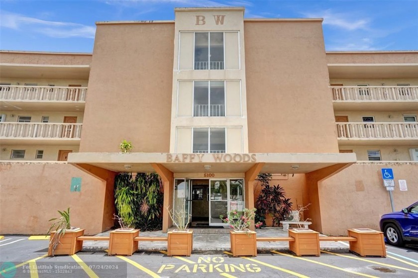 Discover this charming, top-floor condo in the heart of Cooper - Beach Condo for sale in Cooper City, Florida on Beachhouse.com