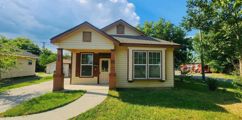 Cute 2 bedroom, 2 bath home on a nice size corner lot. Home has - Beach Home for sale in Port Arthur, Texas on Beachhouse.com