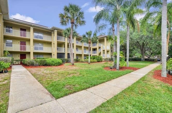 Welcome to this spacious and inviting first-floor condominium in - Beach Condo for sale in Palm Harbor, Florida on Beachhouse.com