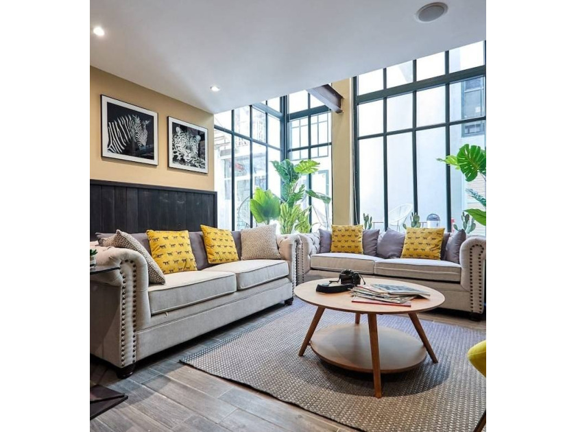 Discover a spectacular building with 11 remodeled apartments in - Beach Commercial for sale in Panama City,  on Beachhouse.com