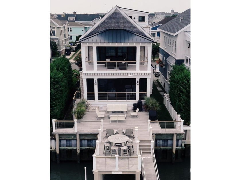 STONE HARBOR BAYFRONT LIVING AT IT'S BEST! Vino Su l'acqua - Beach Home for sale in Stone Harbor, New Jersey on Beachhouse.com