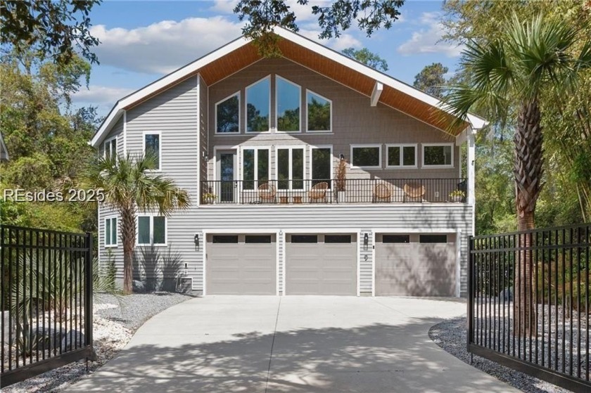 Stunning Custom built home. This custom-built 4-bedroom home by - Beach Home for sale in Hilton Head Island, South Carolina on Beachhouse.com