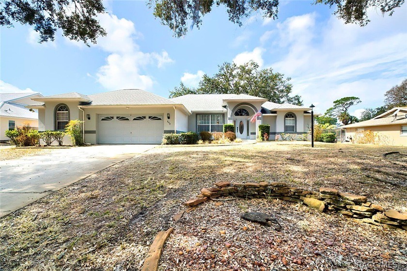 Searching for the perfect home in the heart of Crystal River? If - Beach Home for sale in Crystal River, Florida on Beachhouse.com