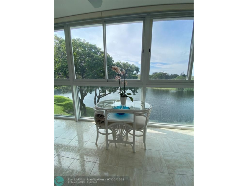 TURN-KEY, FURNISHED, 1/1.5, PENTHOUSE CONDO WITH POOL AND LAKE - Beach Condo for sale in Deerfield Beach, Florida on Beachhouse.com