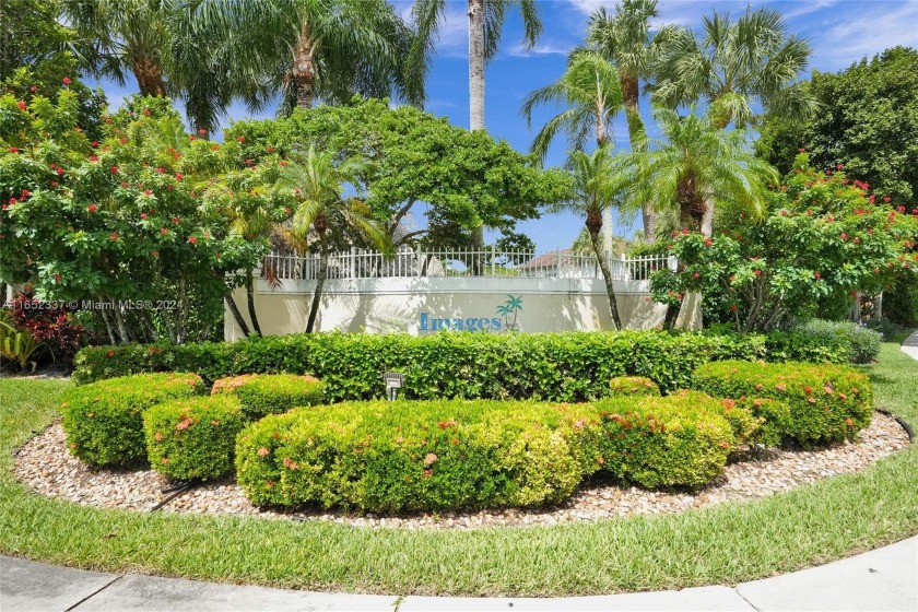 Nestled in a quiet and desirable neighborhood, this property - Beach Townhome/Townhouse for sale in Pembroke Pines, Florida on Beachhouse.com