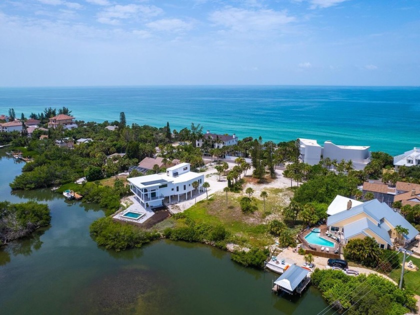 One of the last remaining vacant bayfront parcels on exclusive - Beach Lot for sale in Nokomis, Florida on Beachhouse.com