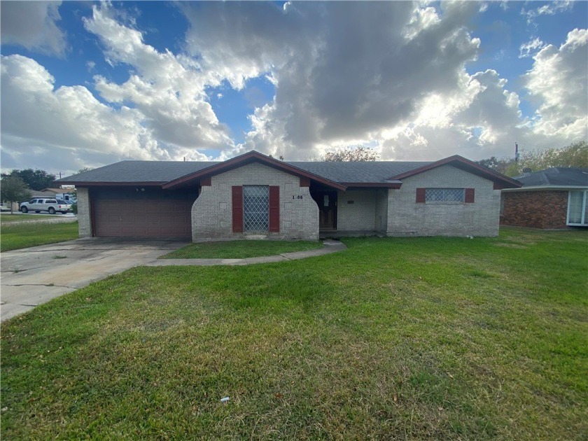 Large corner lot, 4 side brick home in Burkeshire Port Lavaca - Beach Home for sale in Port Lavaca, Texas on Beachhouse.com