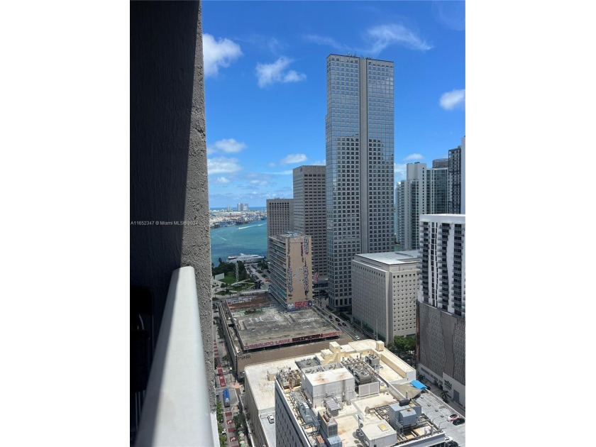 Fantastic location in the heart of Downtown Miami, located just - Beach Condo for sale in Miami, Florida on Beachhouse.com