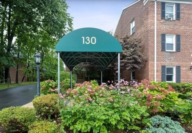 Spacious 1 Bed 1 Bath Co-Op In *The Garden's* Complex Located In - Beach Home for sale in Rye, New York on Beachhouse.com