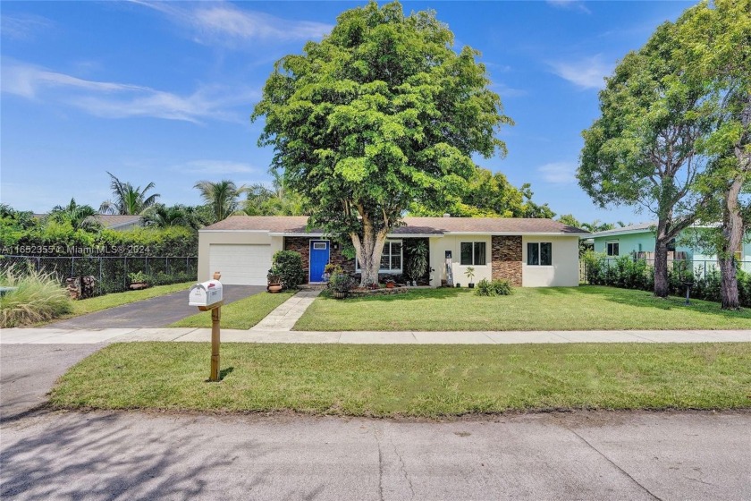 ** PRICE REDUCED FOR A QUICK SALE ** GREAT COMBINATION OF - Beach Home for sale in Cutler Bay, Florida on Beachhouse.com