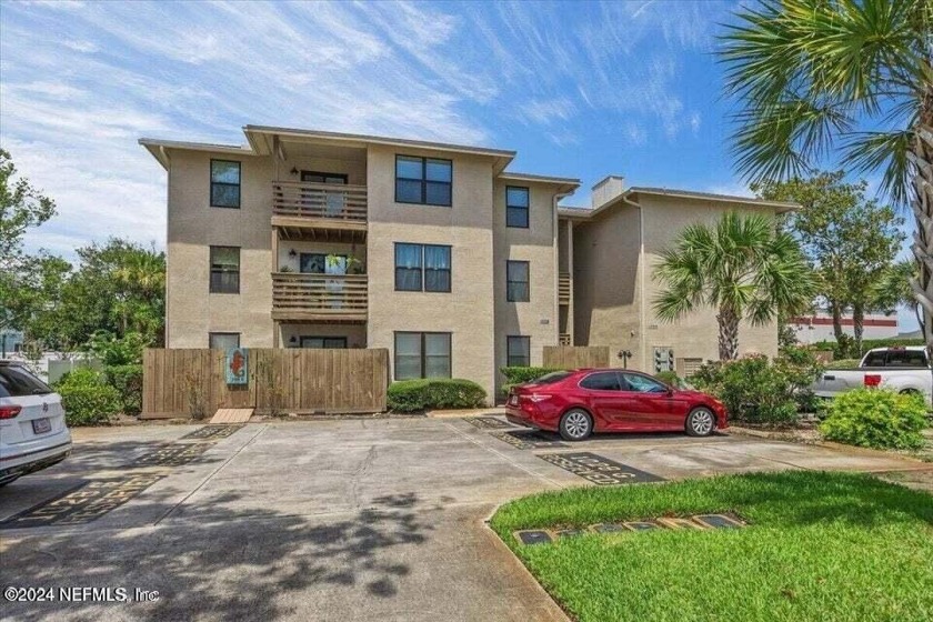 Walk to the beach from this immaculate turnkey 2BR/2BA, ground - Beach Condo for sale in Jacksonville Beach, Florida on Beachhouse.com