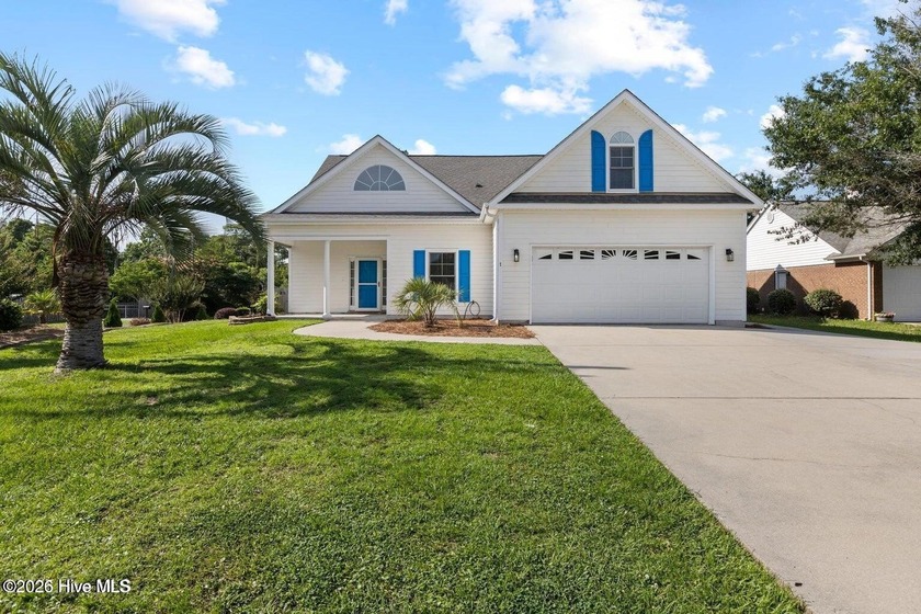 Beautifully updated home in the highly sought-after waterfront - Beach Home for sale in Sneads Ferry, North Carolina on Beachhouse.com