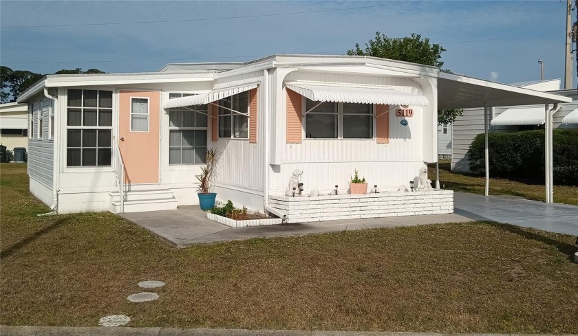 Furnished and remodeled 2 + 2 home with convenient Florida split - Beach Home for sale in Sarasota, Florida on Beachhouse.com