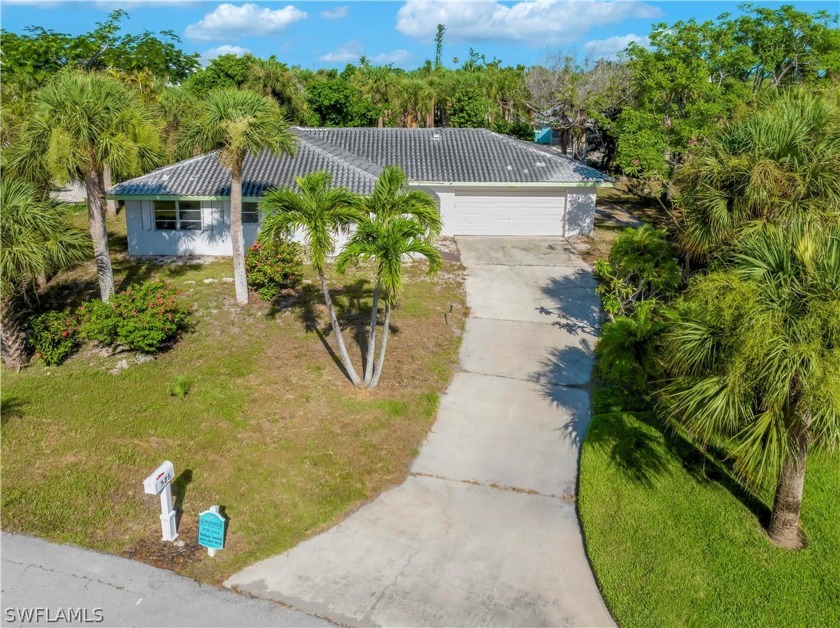 Don't miss this charming home at 586 Boulder! Just a short walk - Beach Home for sale in Sanibel, Florida on Beachhouse.com