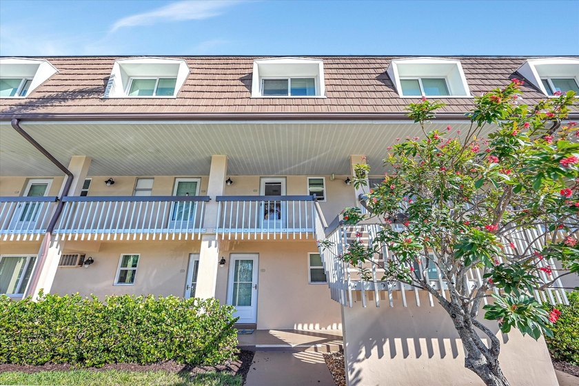 Welcome to this charming Island Manor townhome with one of the - Beach Condo for sale in Marco Island, Florida on Beachhouse.com