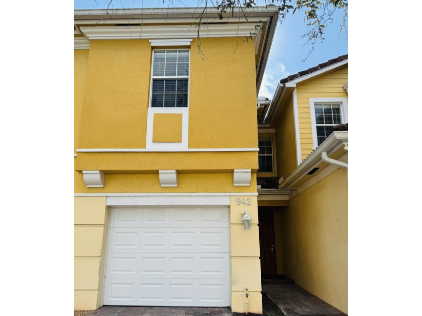 Best view of the neighborhood. Beautiful lakefront townhouse - Beach Townhome/Townhouse for sale in West Palm Beach, Florida on Beachhouse.com