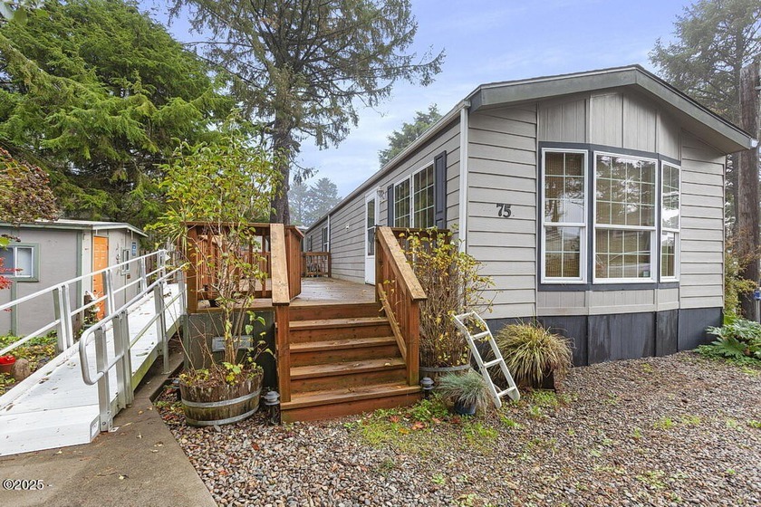 This charming 2 bedroom 1 bath coastal retreat located in the - Beach Home for sale in Depoe Bay, Oregon on Beachhouse.com