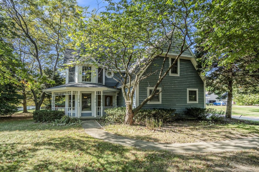 Beautiful and and spacious 3 bedroom 2.5 bath home in desirable - Beach Home for sale in South Haven, Michigan on Beachhouse.com