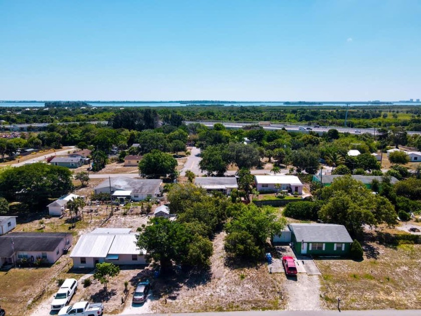 Vacant lot in sunny Vero Beach, Florida with NO restrictions and - Beach Lot for sale in Vero Beach, Florida on Beachhouse.com