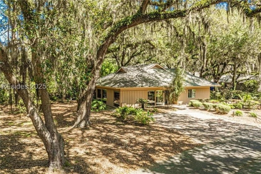 This turnkey Sea Pines beach house is nestled under the oaks, on - Beach Home for sale in Hilton Head Island, South Carolina on Beachhouse.com