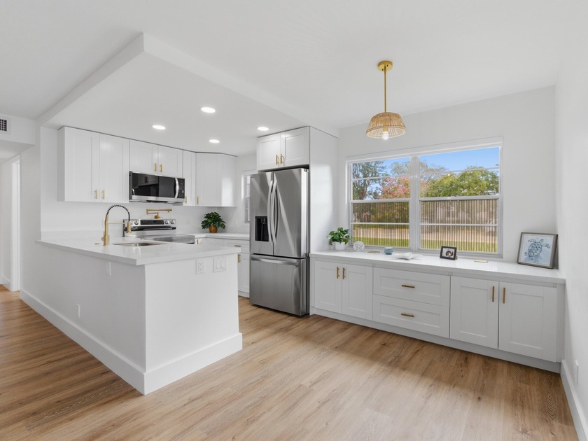 Beautifully remodeled 2 bedroom 1.5 bath first floor true corner - Beach Condo for sale in Deerfield Beach, Florida on Beachhouse.com