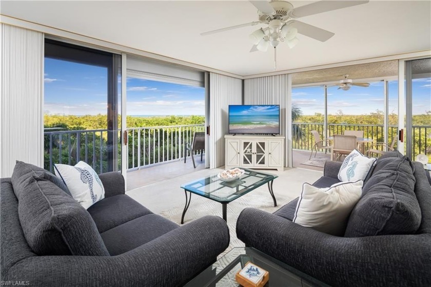 This rare Pelican Bay condo offers a prime location with - Beach Condo for sale in Naples, Florida on Beachhouse.com